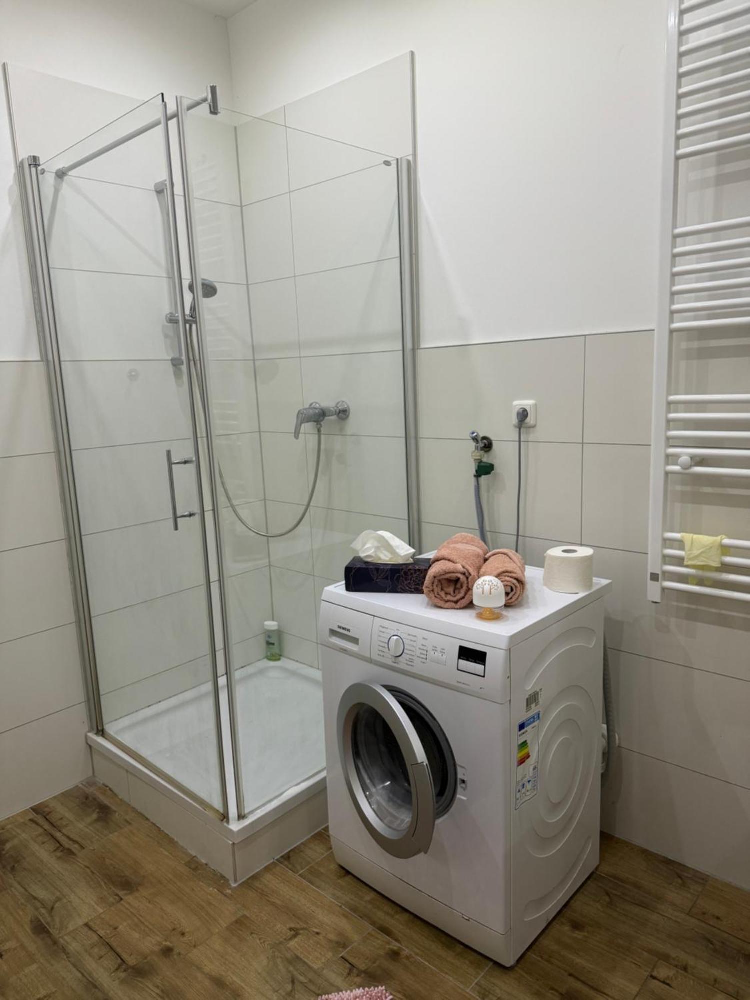 Luxurioese Wohnung Mit Eigenem Garten Augsburg Kültér fotó